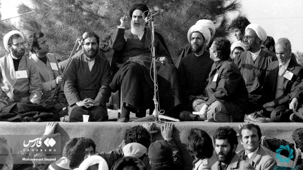 Frühling der Revolution – Imam Khomeini kehrt nach Iran zurück 
