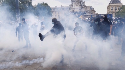 Französische Polizei setzt Tränengas und Pfefferspray bei Pariser Anti-Rechts-Protest ein