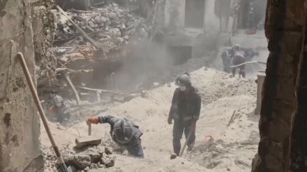 Press TV in Mariupol: Ukraine hat ein Theater in die Luft gesprengt, um Russland die Schuld daran zu geben