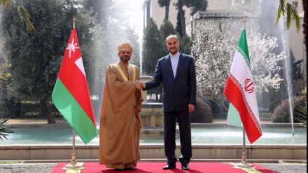 Telefonat der Außenminister Irans und Omans bezüglich Aufhebung anti-iranischer Sanktionen.