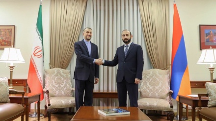 Irans Außenminister in Armenien eingetroffen