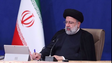 Raisi: Terroranschlag auf heiligen Schrein in Schiras „wird nicht unbeantwortet bleiben“