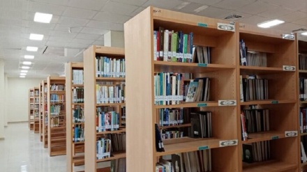 Spaziergang  in der Persischen Golfbibliothek