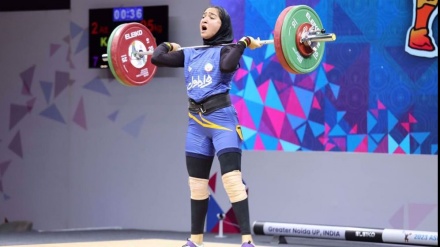 Iranische Gewichtheberin belegt zweiten Platz bei asiatischen Jugend- und Jr. -Meisterschaften