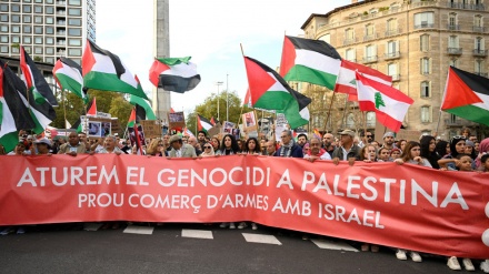 Tausende Menschen schließen sich dem landesweiten Streik für Palästina in Barcelona an
