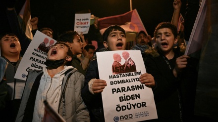 Türken protestieren vor dem israelischen Konsulat in Istanbul