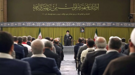 Revolutionsoberhaupt: „Vertrauen in die Volksrepublik und den Islam“ ist der Faktor für Standhaftigkeit und Fortschritt Irans