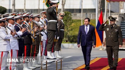 Treffen von Verteidigungsministern Irans und Armeniens in Teheran