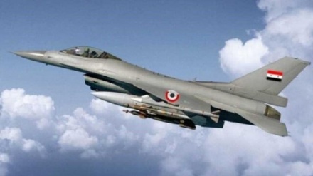 Syrische Luftwaffe greift Stellungen von Terroristen im Süden von Idlib an