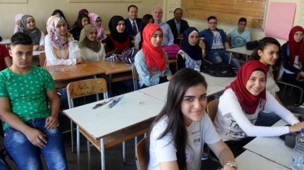 Beschädigte Schulen in Beirut bereiten sich auf die Aufnahme von Schülern mit Hilfe der Hisbollah vor