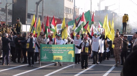 Parade in Teheran: Basij-Truppen demonstrieren ihre Wehrhaftigkeit