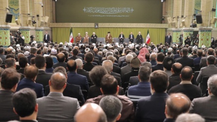 Revolutionsoberhaupt bei Treffen mit Botschaftern islamischer Länder: Widerstand ist Manifestation der Mission des Propheten / USA sind eine arrogante Kolonialmacht