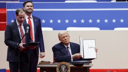 Trumps Dekrete vom ersten Tag an, von der Begnadigung der Aufständischen im Kongress bis zum Austritt der USA aus der Weltgesundheitsorganisation