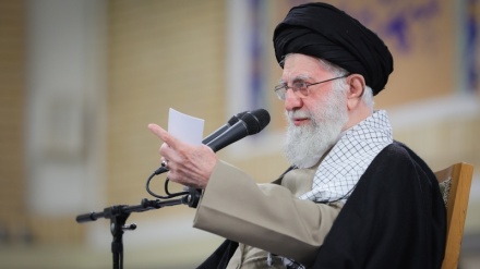 Ayatollah Khamenei: Trumps Aufruf zu Gesprächen mit Iran ist eine „Täuschung“ 