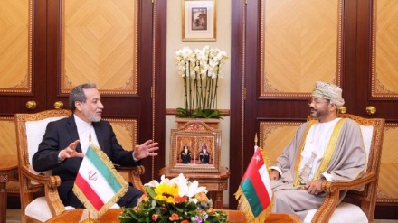 Außenminister Irans und Omans diskutieren über kriminelle US-Luftangriffe auf Jemen
