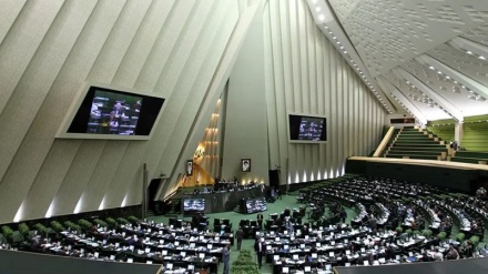 Iranisches Parlament lehnt Verhandlungen über ballistische Raketen ab / Forderung nach Garantie, dass keine neuen Sanktionen verhängt werden