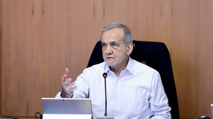 Pezeschkian: Mit innerer Einheit kann Amerika keine Vorteile aus unserer Lage ziehen / Admiral Sayyari: Feind hat sich bei der Einschätzung Irans verrechnet