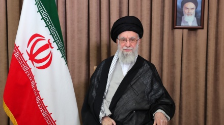 Ayatollah Khamenei: Iranisches Volk stellt sich standhaft gegen aufgezwungenen Krieg und Frieden und wird sich niemals unterwerfen