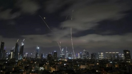 Welche Gebiete wurden in der zweiten Nacht von iranischen Raketen und Drohnen beschossen?
