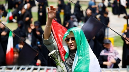 Millionen Iraner nehmen an der Beerdigung von 60 Märtyrern der israelisch-amerikanischen Aggression teil