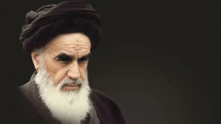 Weder Osten noch Westen: Imam Khomeinis (F) Wegweiser für Unabhängigkeit und Selbstversorgung der Nationen