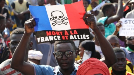 Abzug französischer Truppen aus dem Senegal/ Afrika ist nicht mehr bereit, den Kolonialisten zu gehorchen