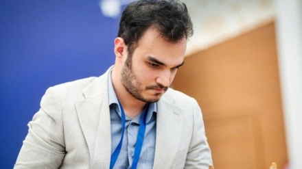 Iranischer Schachgroßmeister gewinnt ungeschlagen den Karpov-Cup in Russland