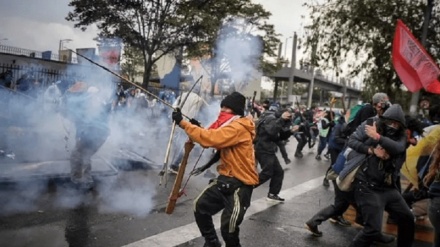 Kolumbien: Demonstranten greifen die US-Botschaft an
